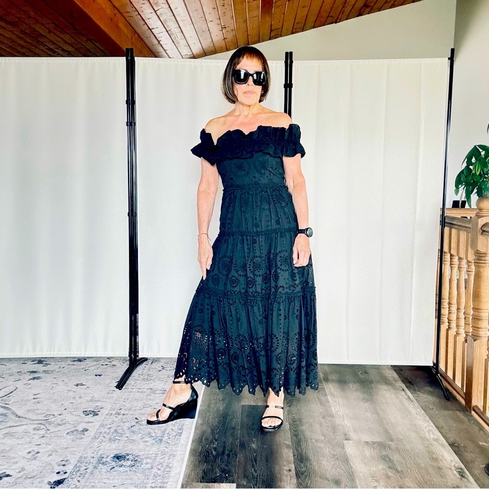 Elegant Zara Black Off-Shoulder Lace Dress